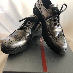 Prada patent leather silver great lace up oxfords